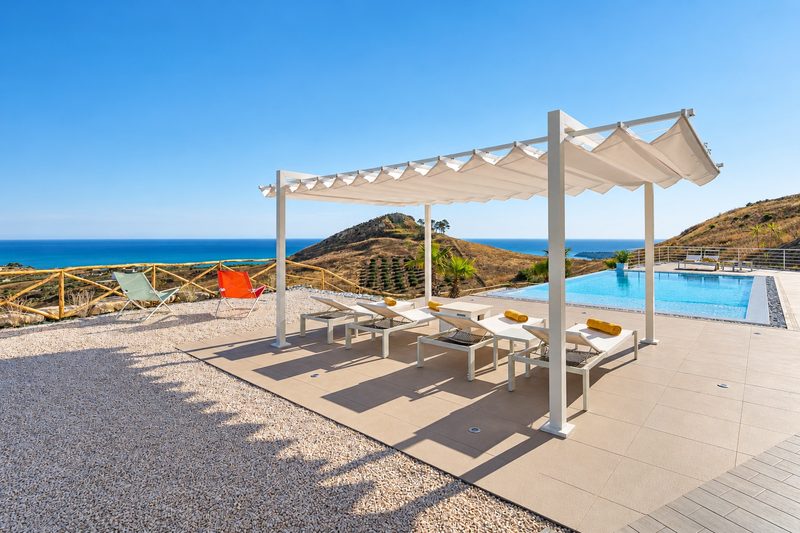 Terrazze e pergolati di Villa Domizia, Bovo Marina