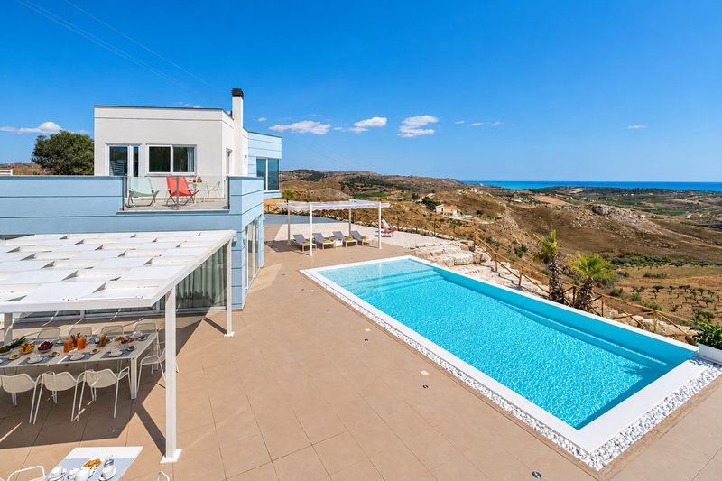 Terrazze e pergolati di Villa Domizia, Bovo Marina