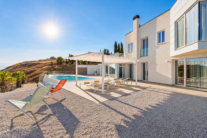 Terrazze e pergolati di Villa Domizia, Bovo Marina