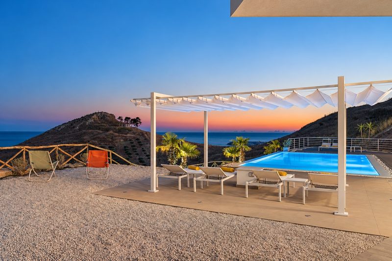 La villa di sera di Villa Domizia, Bovo Marina