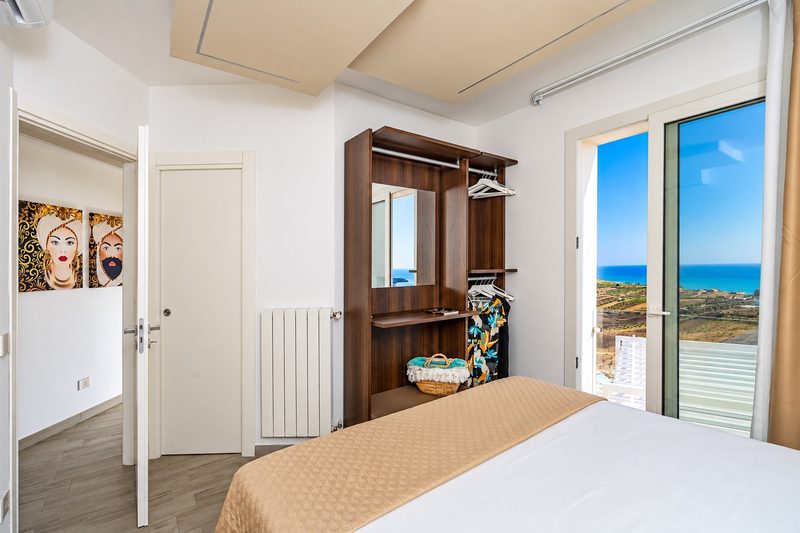 Zona notte di Villa Domizia, Bovo Marina